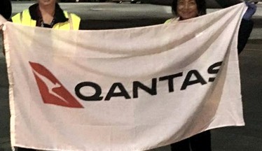 [Flag of Qantas]