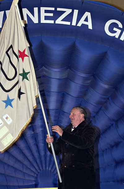 [Flag use in Tarivisio handover]